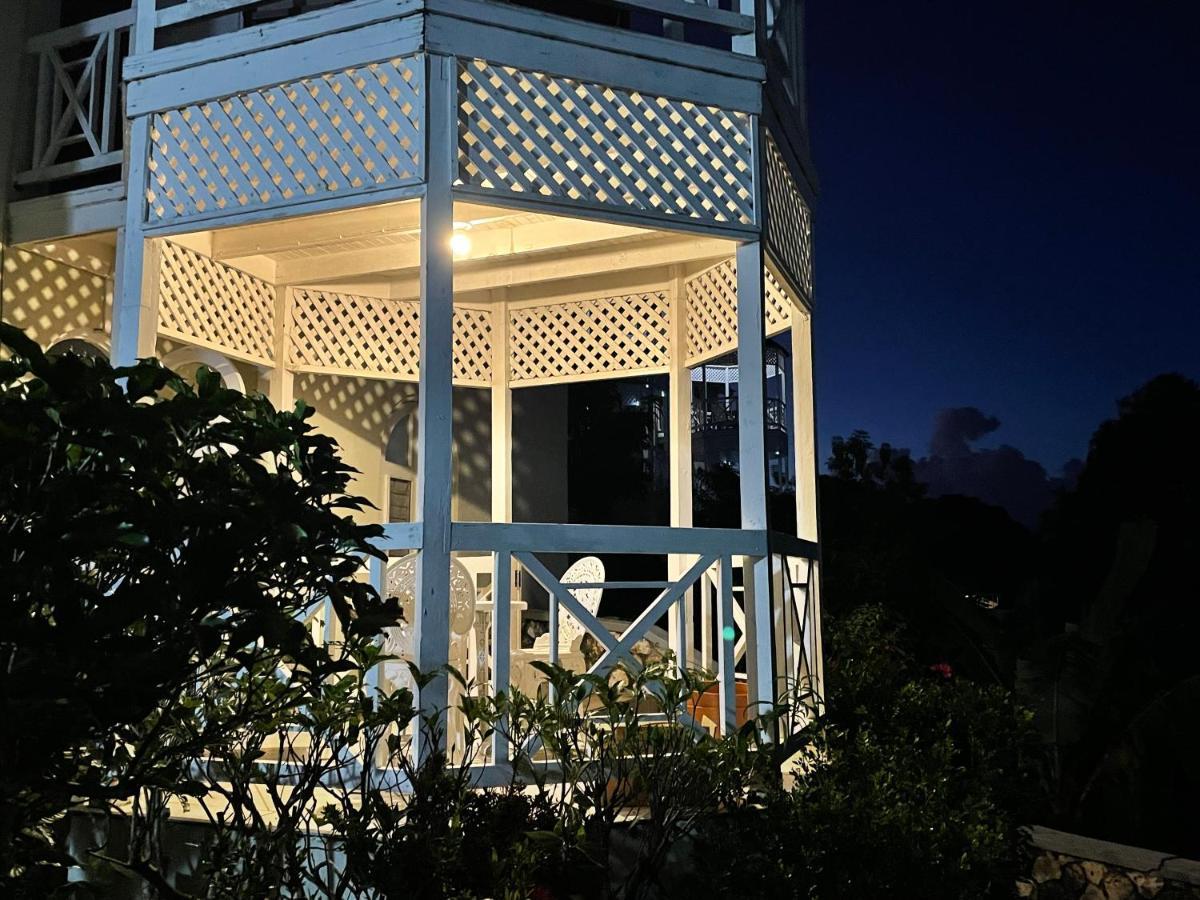 Hummingbird Retreat - Luxury Oceanview Apt, 7-Minute Walk To Beach Ocho Rios Exteriör bild