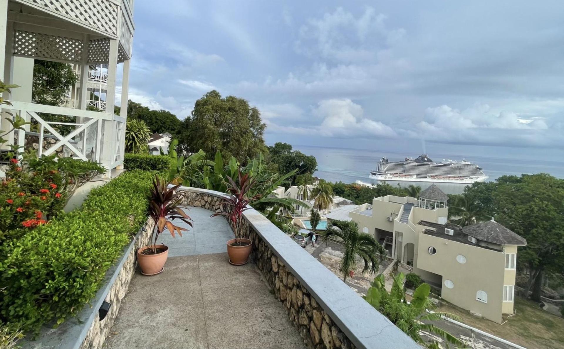 Hummingbird Retreat - Luxury Oceanview Apt, 7-Minute Walk To Beach Ocho Rios Exteriör bild